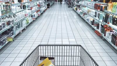 Market reyonunda atıştırmalık ürünler
